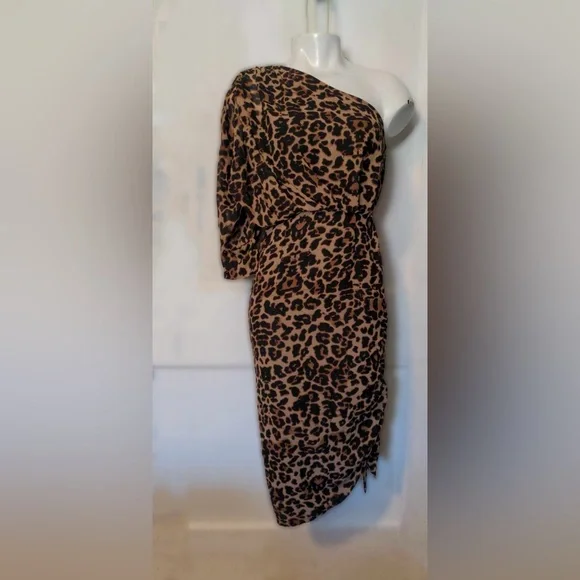 Super sexy chic leopard print asymmetrical dress 🐆 - Picture 1 of 12